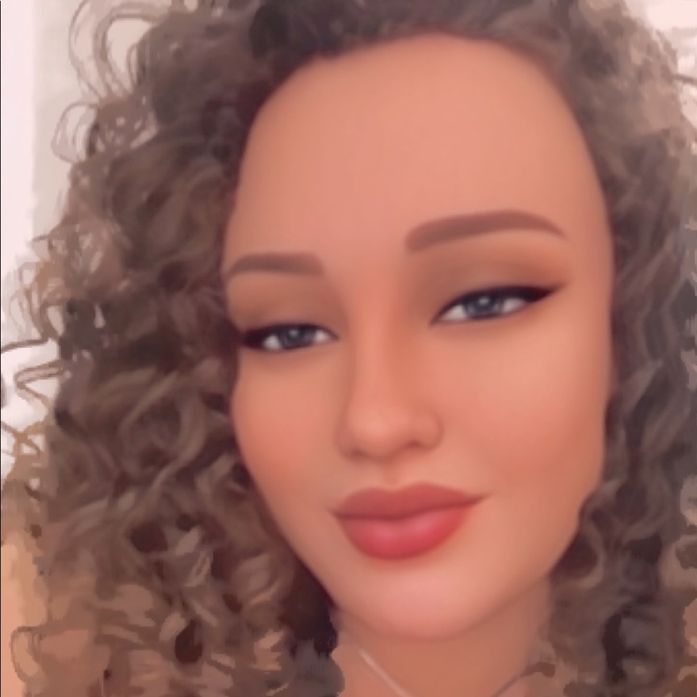 Meet your Posher, Selina